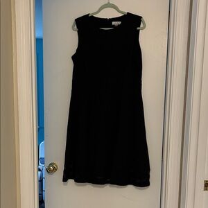 Calvin Klein Elegant Black Sleeveless Midi Dress